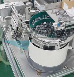 無（wú）錫鉚螺（luó）母自動排列、吹 釘、接料、送料至自動鉚接設備（bèi）